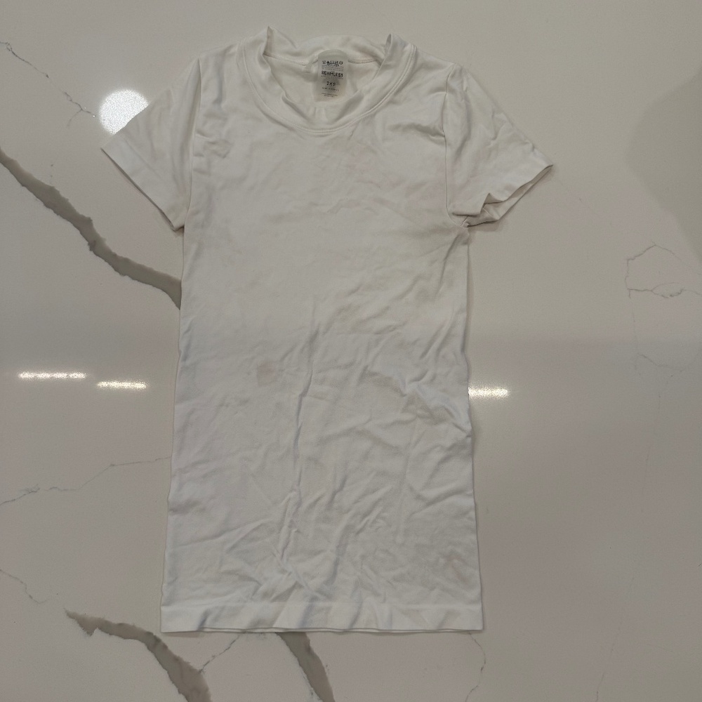 aritzia seamless white shirt